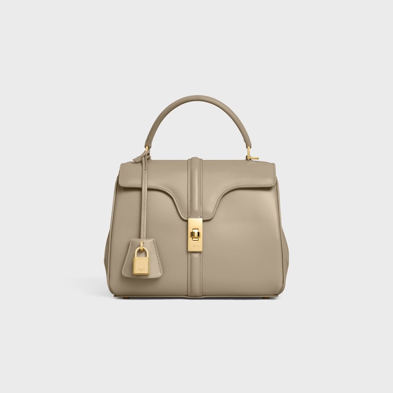 kleine 16-zoll-tasche aus satiniertem kalbsleder