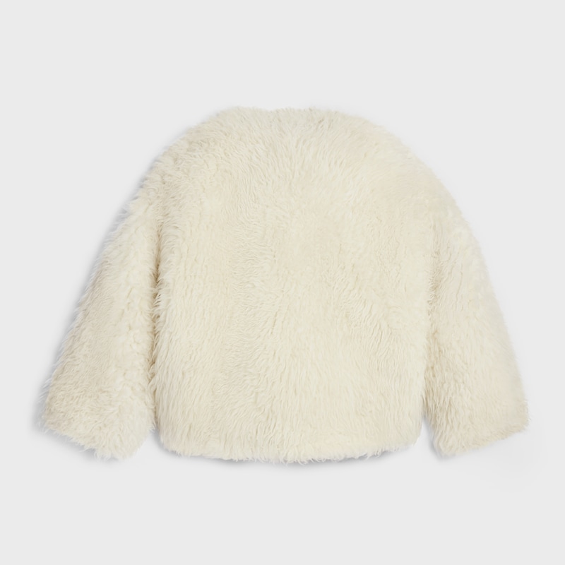 mantel aus flauschiger wolle