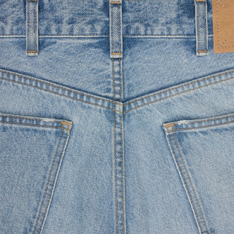 ausgestellte surf-jeans aus stahlblauem denim