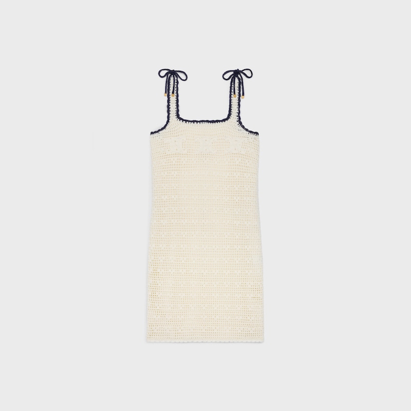triumph-minikleid aus gehäkelter baumwolle