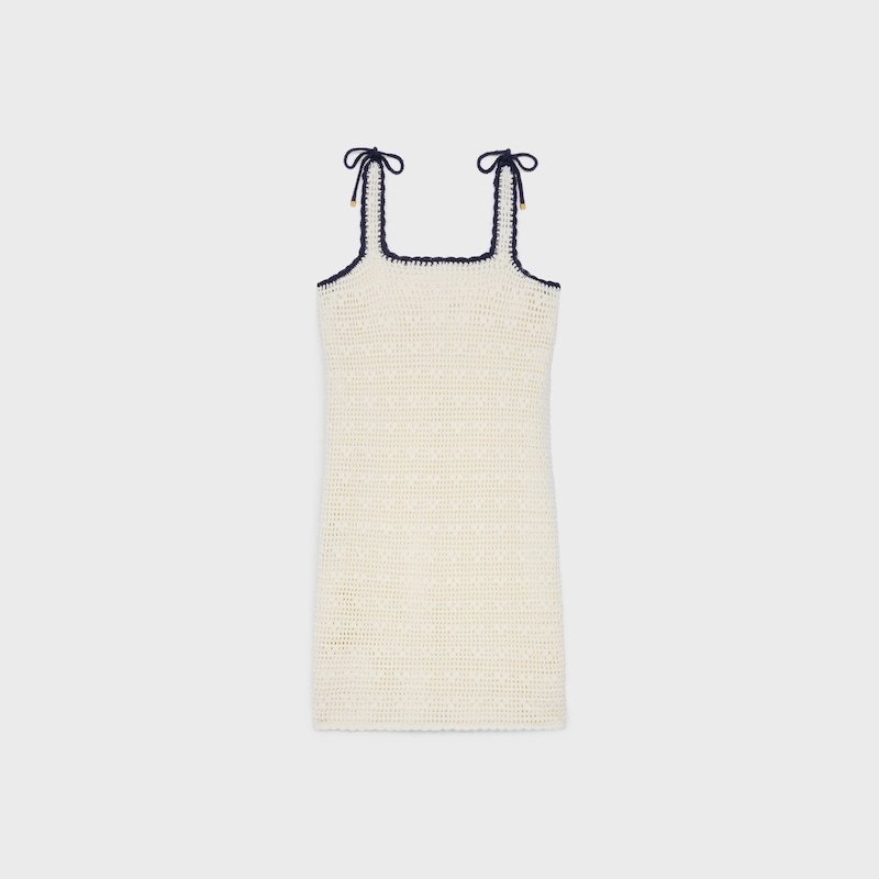 triumph-minikleid aus gehäkelter baumwolle