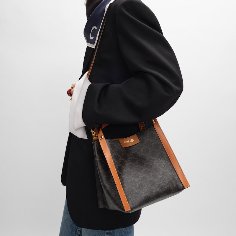 kleine cubo-tasche aus triomphe-canvas und naturkalbsleder