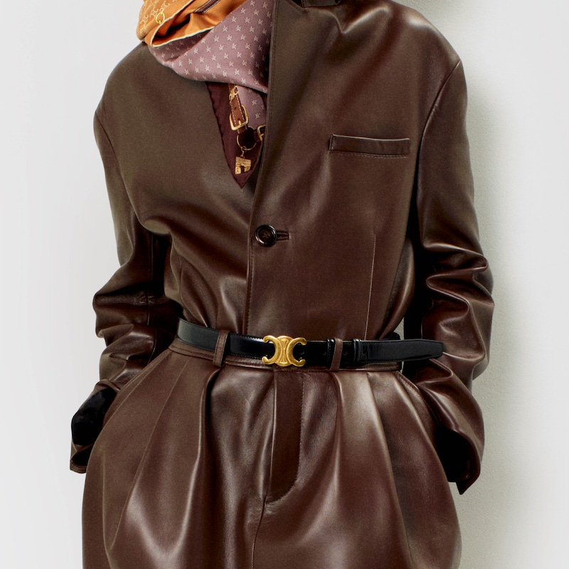 maßgeschneiderter blazer aus weichem lammleder