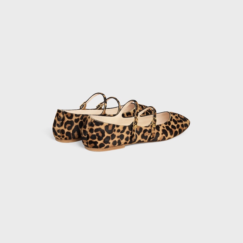 les ballerines celine ballerina mit doppelriemen aus leopardengedrucktem haarkalbleder