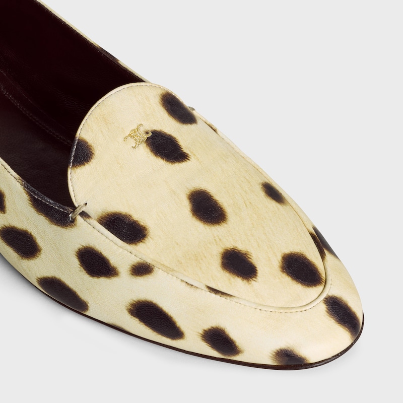aura - slipper aus lammleder mit leopardenmuster