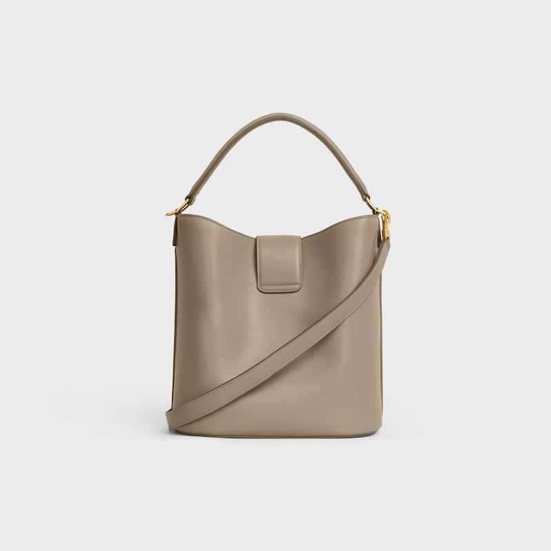 mittelgrosse bucket louise aus glattem kalbsleder