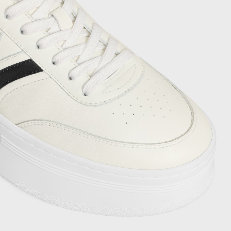 celine - block sneaker mit back triomphe und keilsohle aus kalbsleder