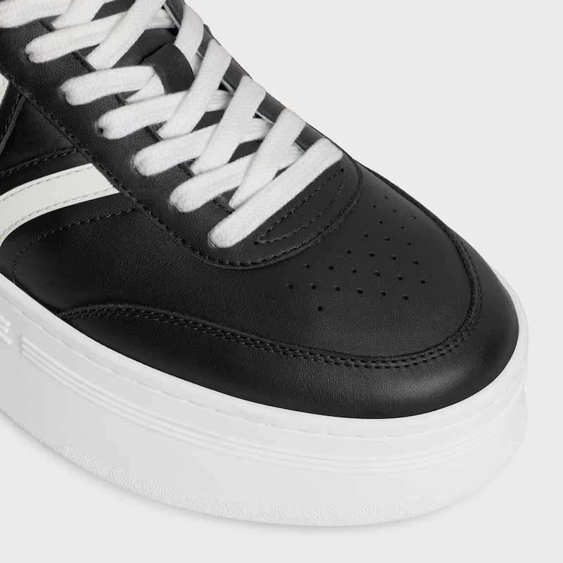 celine - block sneaker mit back triomphe und keilsohle aus kalbsleder
