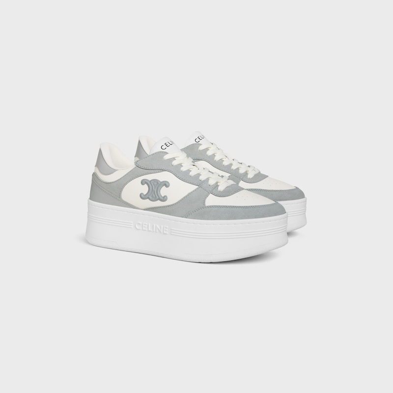 block wedge sneaker mit triomphe-patch aus kalbsleder und wildleder