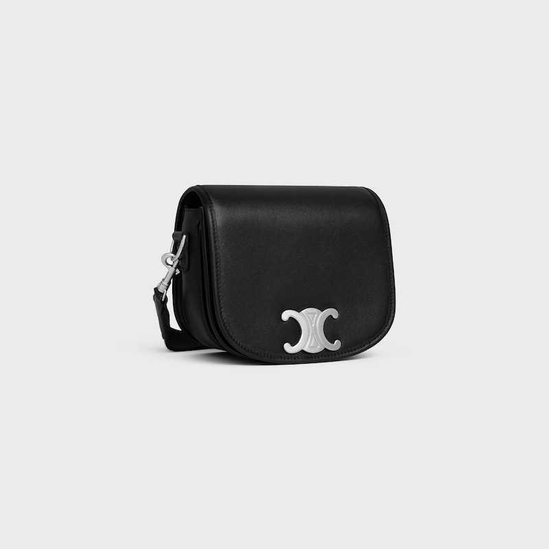 kleine besace strap triomphe aus geschmeidigem kalbsleder